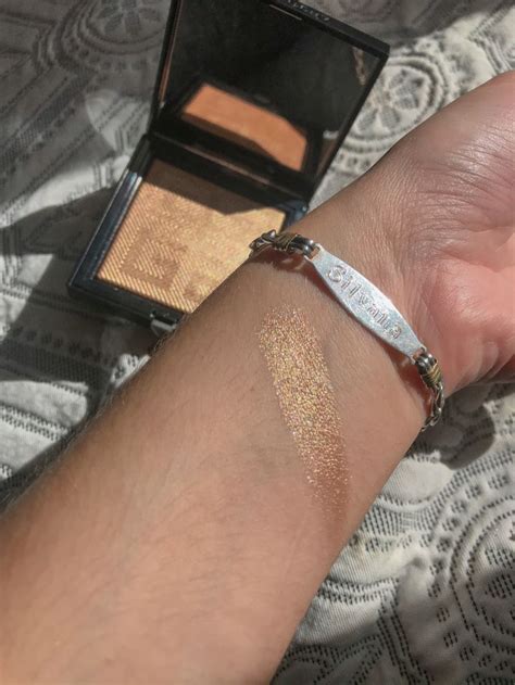 TEINT COUTURE SHIMMER POWDER .